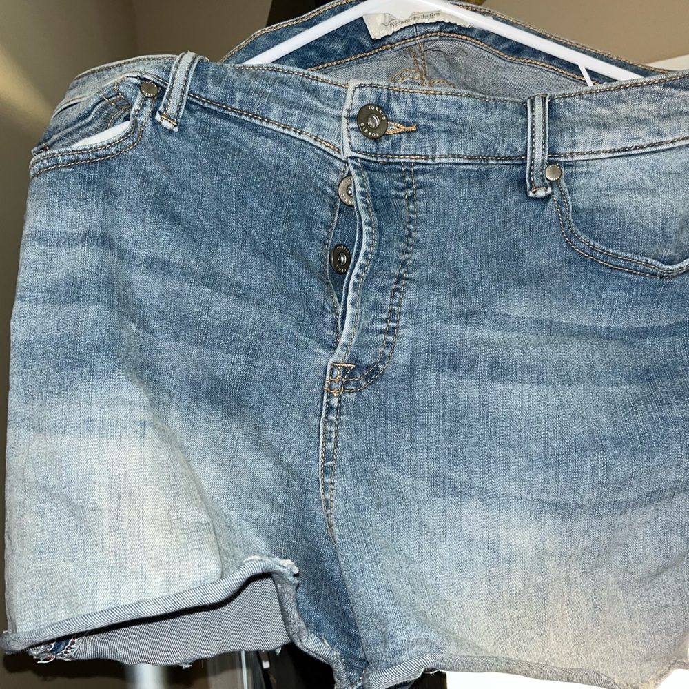 Torrid button down shorts size 18